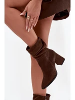 Dámské zateplené kotníkové boty z přírodního semiše se řasením – čokoládové