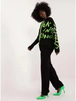 Černo/zelený dvoudílný komplet - svetr s kapucí a široké kalhoty (1469) Černo/zelený dvoudílný komplet - svetr s kapucí a široké kalhoty (1469)