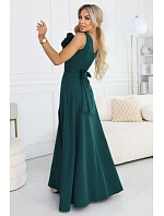 669-1 Romantické maxi šaty s květinou na rameni a rozparkem - lahvově zelené