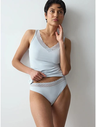 Dámská tanga Feel of Modal String Pearl Grey světlešedé - TRIUMPH Dámská tanga Feel of Modal String Pearl Grey světlešedé - TRIUMPH