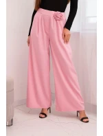Dámské elegantní kalhoty s širokou nohavicí a ozdobným květem cukrově růžový