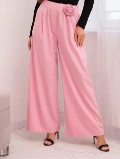 Dámské elegantní kalhoty s širokou nohavicí a ozdobným květem cukrově růžový