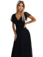 562-3 NASTIA Dlouhé šaty s výstřihem a krátkými rukávy - ČERNÁ