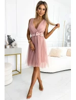523-1 Tylové šaty s výstřihem a mašlí - BRUCE PINK