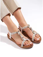 Komfortní sandály bílé dámské na plochém podpatku Komfortní sandály bílé dámské na plochém podpatku