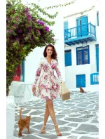 CAROLINE - Dámské šaty s volánky, přeloženým obálkovým výstřihem a s květinovým vzorem na světlém pozadí 297-2 CAROLINE - Dámské šaty s volánky, přeloženým obálkovým výstřihem a s květinovým vzorem na světlém pozadí 297-2