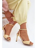 Dámské sandály na podpatku z imitace kůže Žluté Olissey