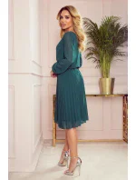 ISABELLE - Plisované dámské šaty v lahvově zelené barvě s dekoltem a dlouhými rukávy 313-1