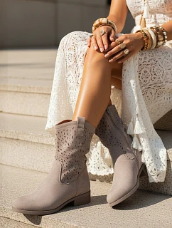 Dámské prolamované kozačky na nízkém podpatku béžové FashionStreet ZY1433