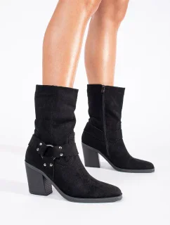 Zajímavé dámské kotníčkové boty na plochém podpatku