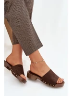 Dámské pantofle na nízkém podpatku se zlatými sponami čokoládové Girella