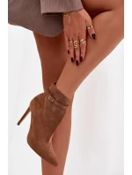 Dámské kotníkové boty na jehlovém podpatku z eko semiše tmavě béžové Amalundi