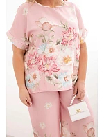 Dámský komplet Plus Size s halenkou a kalhotami s květinovým vzorem a širokými nohavicemi pudrově růžová Dámský komplet Plus Size s halenkou a kalhotami s květinovým vzorem a širokými nohavicemi pudrově růžová