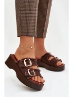 Dámské pantofle na platformě se zlatými sponami čokoládové Renelisse