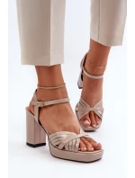 Lakové dámské sandály na podpatku béžové D&A MR38-668 Lakové dámské sandály na podpatku béžové D&A MR38-668