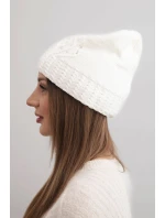 Dámská zimní čepice s vlnou zdobená flitry a pletením K473 bílá