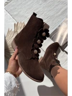 Semišové dámské kotníkové boty s ozdobnými květinami Zazoo 3085 hnědé