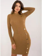 Šaty AT SK 2345 2.34 světle hnědé Šaty AT SK 2345 2.34 světle hnědé