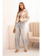 Dámská krátká bunda z eko kůže s páskem a límcem béžová