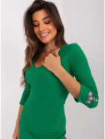 Zelené vypasované šaty s 3/4 rukávy