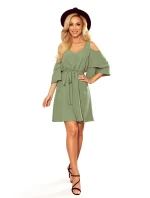 MARINA - Vzdušné dámské šaty v olivové barvě s dekoltem 292-6 MARINA - Vzdušné dámské šaty v olivové barvě s dekoltem 292-6