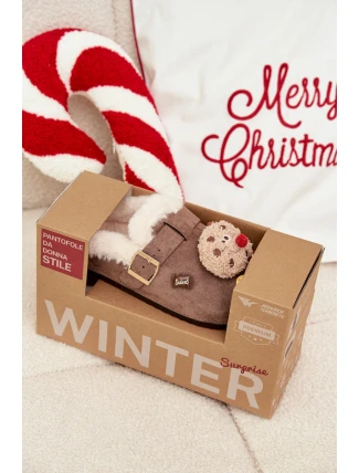 Dámské pantofle s ozdobami a sponou, zateplené kožíškem – hnědé Thalora Dámské pantofle s ozdobami a sponou, zateplené kožíškem – hnědé Thalora