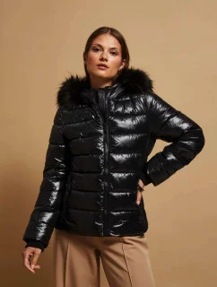 Dámská bunda s kožešinovou kapucí KU-4212 černá - Moodo