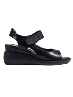 Zajímavé  sandály černé dámské na klínku