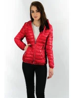 Červená prošívaná dámská bunda s kapucí (B9561) Červená prošívaná dámská bunda s kapucí (B9561)