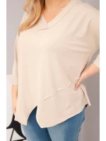 Dámská bavlněná blůza Plus Size s hlubokým výstřihem do V a asymetrickým spodním lemem béžová