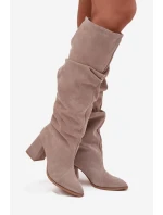 Zmačkané kozačky z přírodního semiše na sloupku zateplené Zazoo 4228 béžové Zmačkané kozačky z přírodního semiše na sloupku zateplené Zazoo 4228 béžové