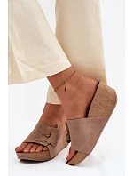 Kožené semišové dámské pantofle na platformě s ozdobným květinovým vzorem Zazoo 40312 Cappuccino