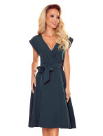 SCARLETT - Rozšířené dámské šaty v lahvově zelené barvě s přloženým obálkovým výstřihem 348-2