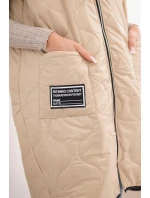 Dámská prošívaná vesta s kapucí na zip pro plnoštíhlé tmavě béžová