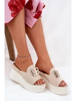 Sandal na platformě a klínu s ozdobou béžové Tanonea