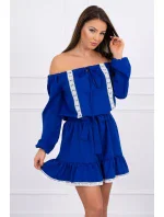 Chrpové šaty s otevřenými rameny a krajkou