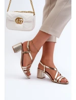 Sametové sandály na nízkém podpatku Maciejka 06653-25 Zlaté