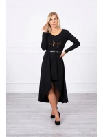 Šaty s ozdobným páskem a nápisy černé barvy Šaty s ozdobným páskem a nápisy černé barvy