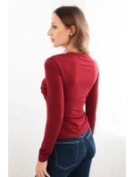 Dámská blůza z viskózy přiléhavá s řasením a broží bordó