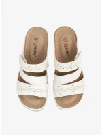 Praktické dámské nazouváky bílé na klínku Praktické dámské nazouváky bílé na klínku