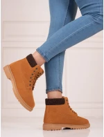 Stylové  kotníčkové boty dámské hnědé na plochém podpatku