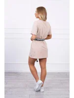 Šaty s ozdobným páskem béžové Šaty s ozdobným páskem béžové