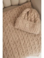 Dámská souprava čepice a šálu s proužkem s ozdobou camelový