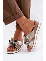 Kožené nazouváky na platformě s dekorativním květem S.Barski GR61-5989 Zlaté Kožené nazouváky na platformě s dekorativním květem S.Barski GR61-5989 Zlaté