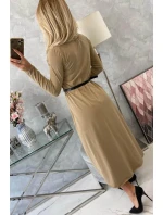 Šaty s ozdobným páskem a nápisem camel Šaty s ozdobným páskem a nápisem camel