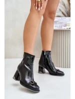 Lakované kotníkové boty na podpatku zateplené s ozdobou D&A černé Lakované kotníkové boty na podpatku zateplené s ozdobou D&A černé