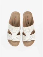 Pěkné dámské bílé  nazouváky na plochém podpatku