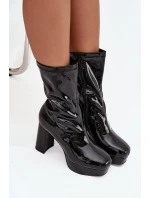 Lakované dámské kotníkové boty na platformě a klínovém podpatku černé Calvessa