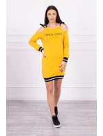 Šaty Tres Chic v hořčicové barvě