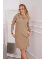 Šaty s kapucí a kapsami camel